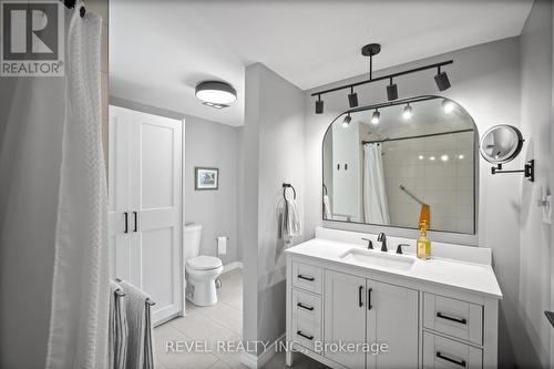 3 - 2058 Brant Street, Burlington, ON - Indoor Photo Showing Bathroom