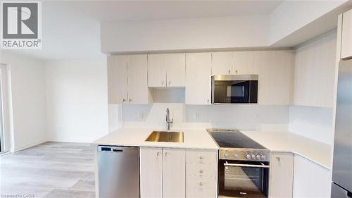 15 Wellington Street S Unit# 1704, Kitchener, ON - Indoor Photo Showing Kitchen