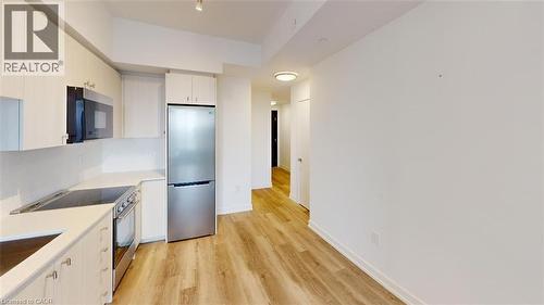15 Wellington Street S Unit# 1704, Kitchener, ON - Indoor Photo Showing Kitchen