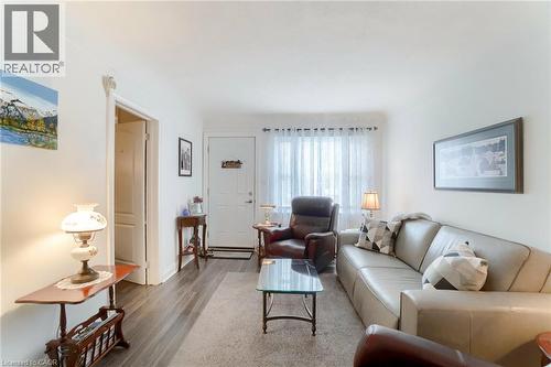 160 Welland Avenue, St. Catharines, ON - Indoor Photo Showing Living Room