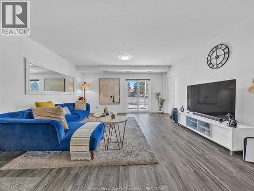1675 Banwell Unit# 104, Windsor, ON - Indoor Photo Showing Living Room