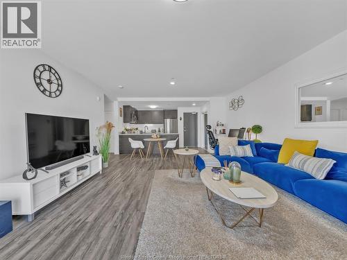 1675 Banwell Unit# 104, Windsor, ON - Indoor Photo Showing Living Room