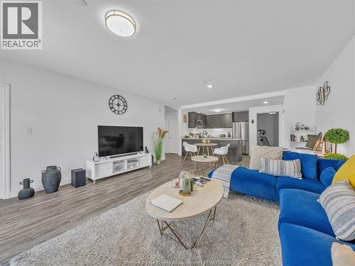 1675 Banwell Unit# 104, Windsor, ON - Indoor Photo Showing Living Room