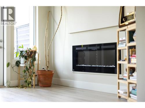 12798 Lake Hill Drive Unit# 8, Lake Country, BC - Indoor With Fireplace