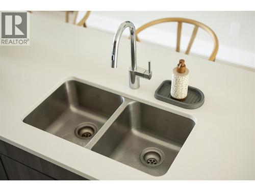 12798 Lake Hill Drive Unit# 8, Lake Country, BC - Indoor Photo Showing Kitchen With Double Sink