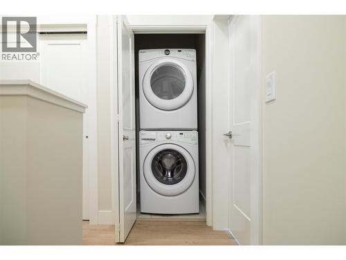 12798 Lake Hill Drive Unit# 8, Lake Country, BC - Indoor Photo Showing Laundry Room