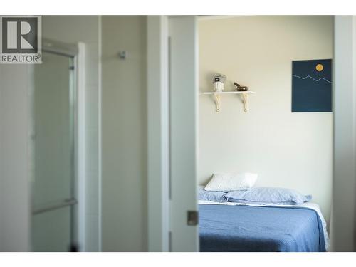 12798 Lake Hill Drive Unit# 8, Lake Country, BC - Indoor Photo Showing Other Room