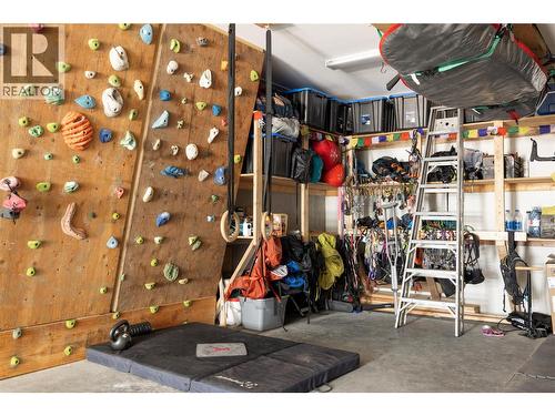12798 Lake Hill Drive Unit# 8, Lake Country, BC - Indoor Photo Showing Garage