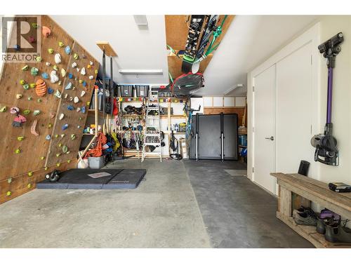 12798 Lake Hill Drive Unit# 8, Lake Country, BC - Indoor Photo Showing Garage