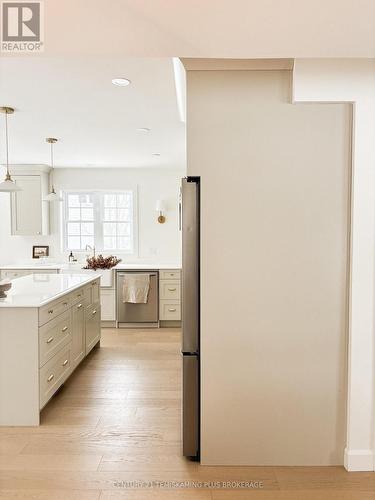 272 Cosman Crescent, Temiskaming Shores (New Liskeard), ON - Indoor Photo Showing Kitchen