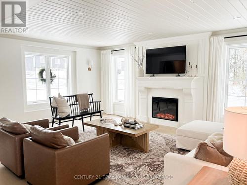 272 Cosman Crescent, Temiskaming Shores (New Liskeard), ON - Indoor Photo Showing Living Room With Fireplace