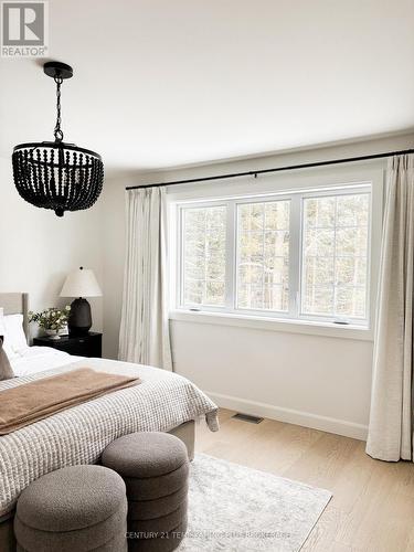 Primary bedroom - 272 Cosman Crescent, Temiskaming Shores (New Liskeard), ON - Indoor Photo Showing Bedroom