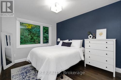 319 Glynn Avenue, Ottawa, ON - Indoor Photo Showing Bedroom