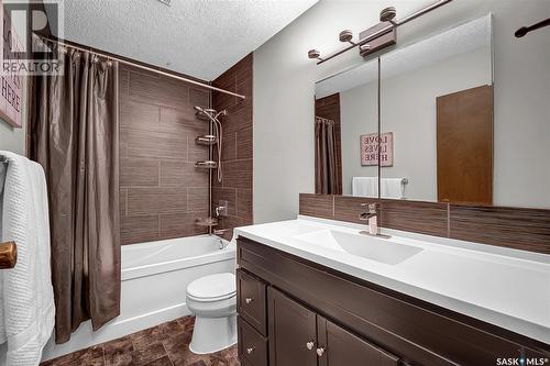 211 Main Street, Vanscoy, SK - Indoor Photo Showing Bathroom