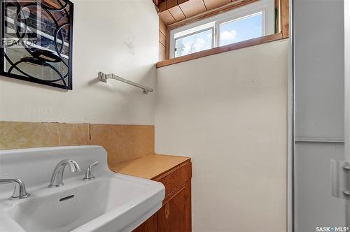 211 Main Street, Vanscoy, SK - Indoor Photo Showing Bathroom