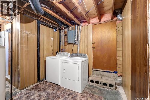 211 Main Street, Vanscoy, SK - Indoor Photo Showing Laundry Room