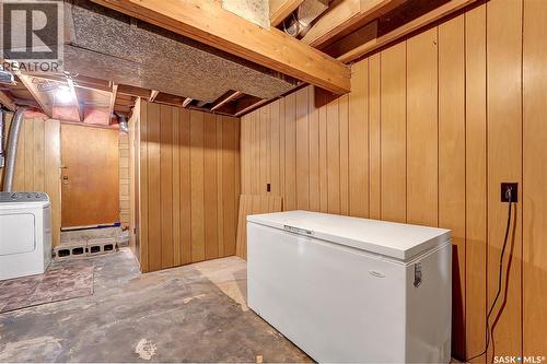 211 Main Street, Vanscoy, SK - Indoor Photo Showing Laundry Room