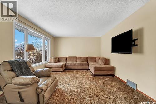 211 Main Street, Vanscoy, SK - Indoor Photo Showing Living Room