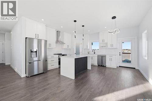 400 Eldorado Street, Warman, SK - Indoor Photo Showing Kitchen With Stainless Steel Kitchen With Upgraded Kitchen