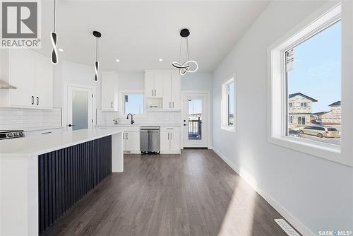 400 Eldorado Street, Warman, SK - Indoor Photo Showing Kitchen With Upgraded Kitchen