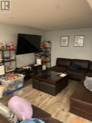 229 Pineglen Crescent, Kitchener, ON - Indoor Photo Showing Living Room