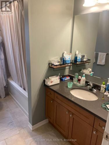 229 Pineglen Crescent, Kitchener, ON - Indoor Photo Showing Bathroom