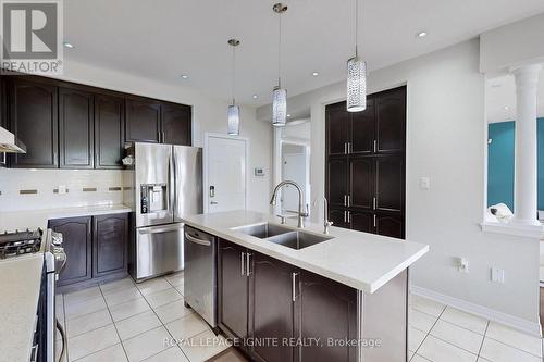 24 Arrowpoint Drive, Brampton, ON - Indoor Photo Showing Kitchen With Double Sink With Upgraded Kitchen