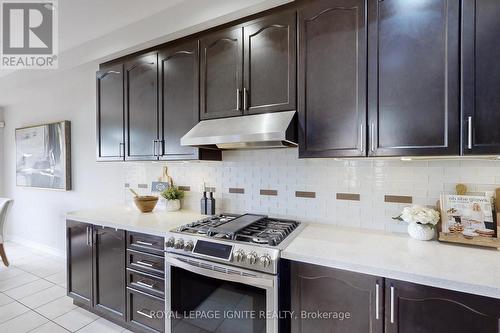 24 Arrowpoint Drive, Brampton, ON - Indoor Photo Showing Kitchen With Upgraded Kitchen