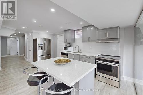 24 Arrowpoint Drive, Brampton, ON - Indoor Photo Showing Kitchen With Upgraded Kitchen