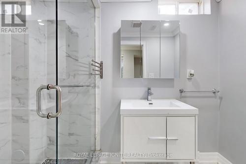 24 Arrowpoint Drive, Brampton, ON - Indoor Photo Showing Bathroom