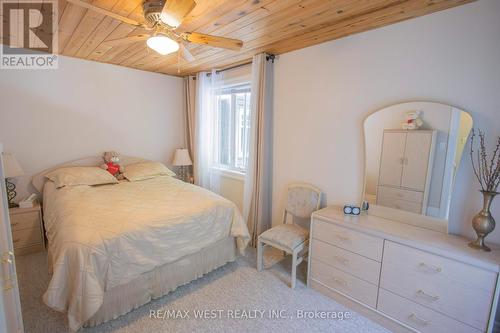 1158 Lorne Lane, Dysart Et Al, ON - Indoor Photo Showing Bedroom