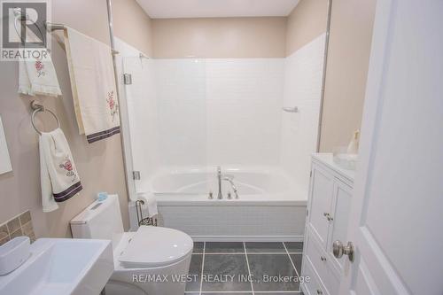 1158 Lorne Lane, Dysart Et Al, ON - Indoor Photo Showing Bathroom