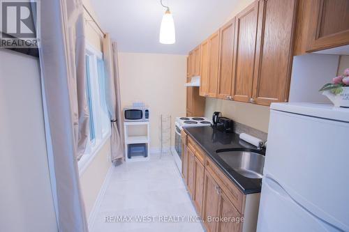 1158 Lorne Lane, Dysart Et Al, ON - Indoor Photo Showing Kitchen