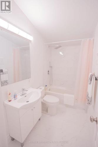 1158 Lorne Lane, Dysart Et Al, ON - Indoor Photo Showing Bathroom