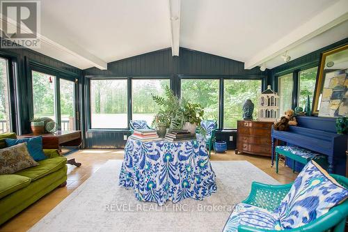 92 Highland Drive, Brantford, ON - Indoor Photo Showing Living Room