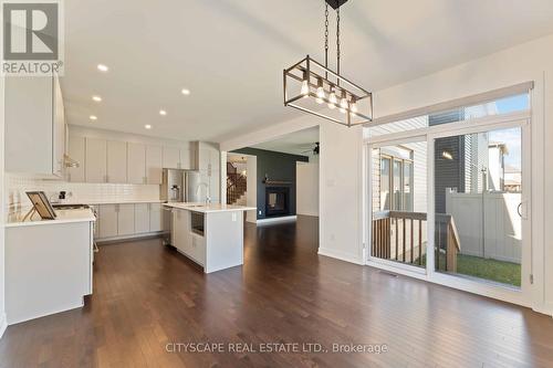 617 Kenabeek Terrace, Ottawa, ON - Indoor Photo Showing Kitchen