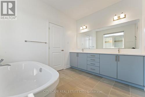 617 Kenabeek Terrace, Ottawa, ON - Indoor Photo Showing Bathroom