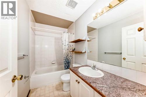 1, 642 Mcdougall Road Ne, Calgary, AB - Indoor Photo Showing Bathroom