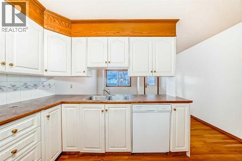 1, 642 Mcdougall Road Ne, Calgary, AB - Indoor Photo Showing Kitchen With Double Sink