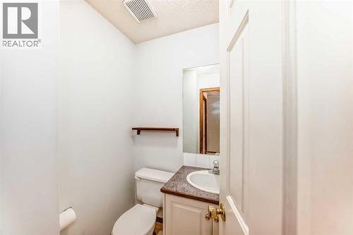 1, 642 Mcdougall Road Ne, Calgary, AB - Indoor Photo Showing Bathroom
