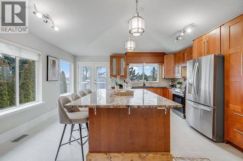 2034 Horizon Drive, West Kelowna, BC - Indoor Photo Showing Kitchen