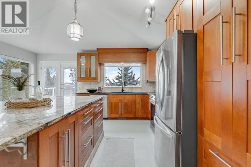 2034 Horizon Drive, West Kelowna, BC - Indoor Photo Showing Kitchen