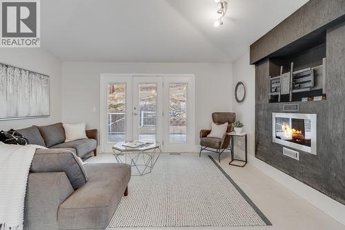 2034 Horizon Drive, West Kelowna, BC - Indoor Photo Showing Living Room