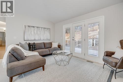 2034 Horizon Drive, West Kelowna, BC - Indoor Photo Showing Living Room