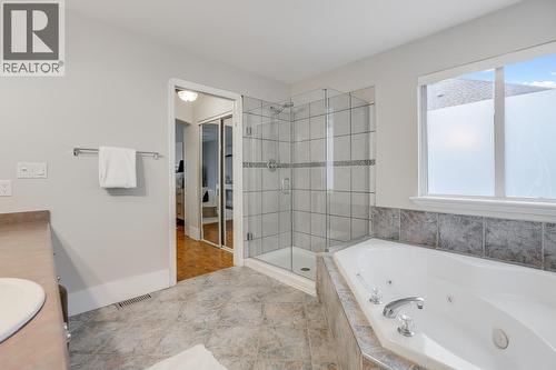 2034 Horizon Drive, West Kelowna, BC - Indoor Photo Showing Bathroom