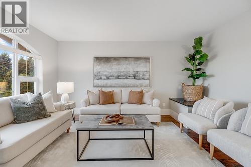 2034 Horizon Drive, West Kelowna, BC - Indoor Photo Showing Living Room