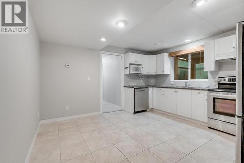 2034 Horizon Drive, West Kelowna, BC - Indoor Photo Showing Kitchen