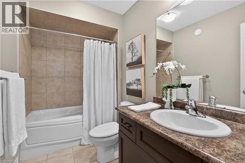 27 Black Walnut Crescent, Ancaster, ON - Indoor Photo Showing Bathroom