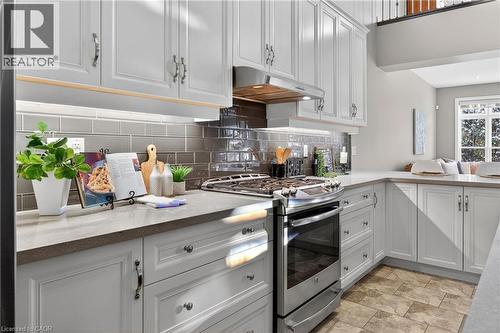 27 Black Walnut Crescent, Ancaster, ON - Indoor Photo Showing Kitchen With Upgraded Kitchen