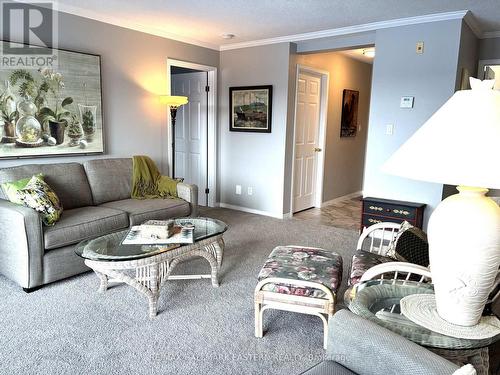 304C - 1099 Clonsilla Avenue Sw, Peterborough (Otonabee Ward 1), ON - Indoor Photo Showing Living Room